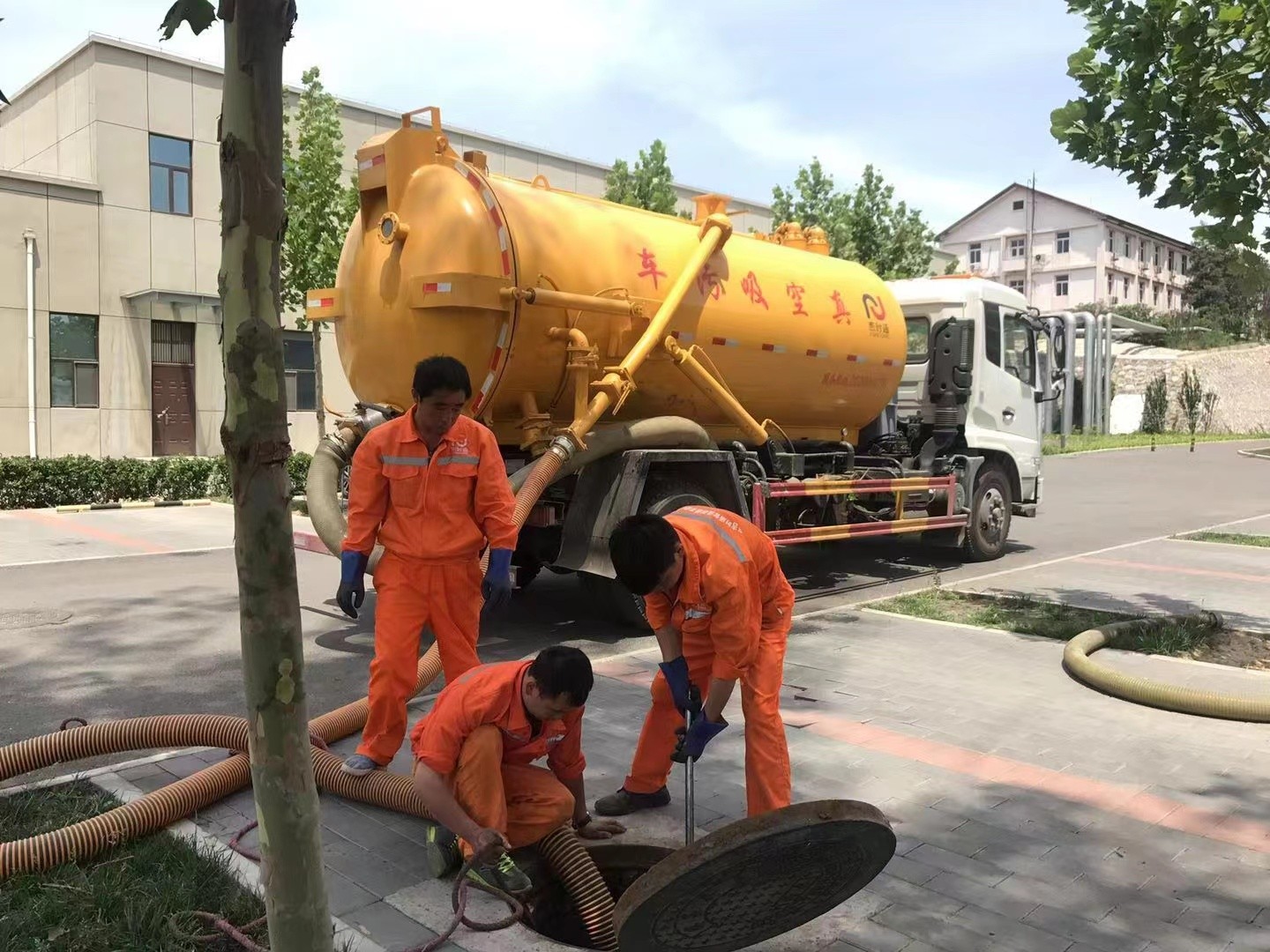 临潼化粪池清理与5-8吨吸粪车施工效率分析